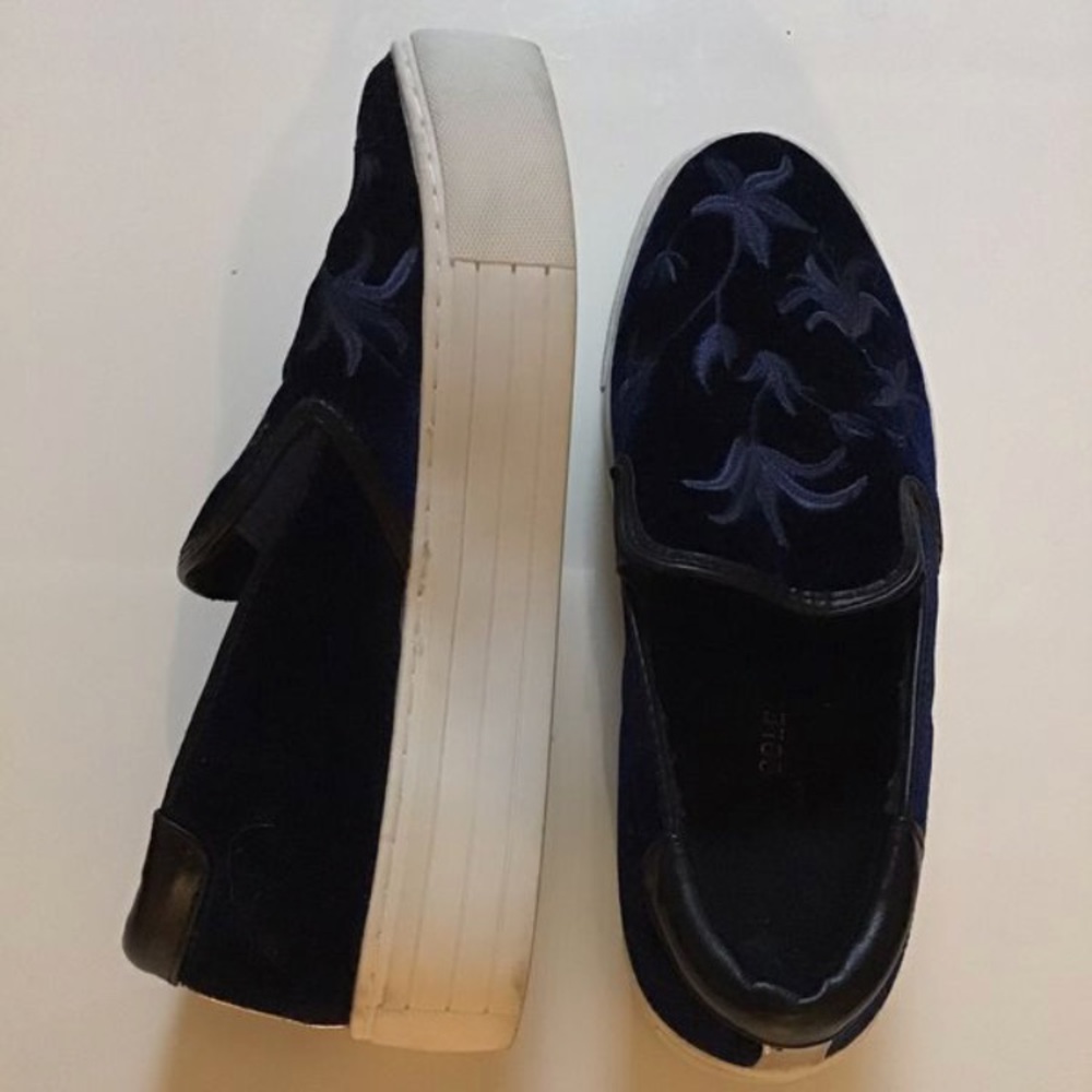 Kenneth Cole Blue velvet platform sneakers